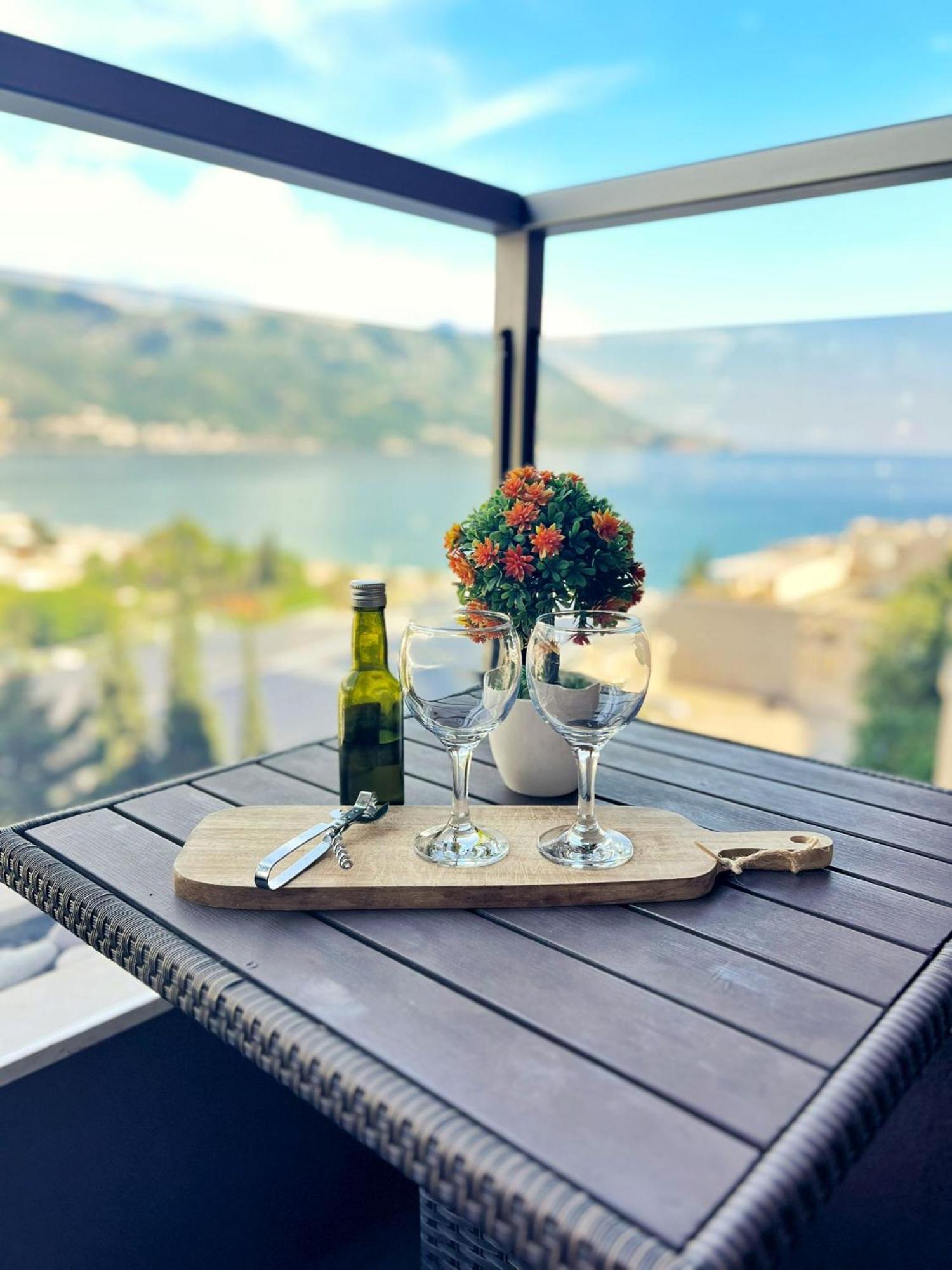 Harmonia Orange Apartment